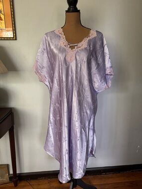 Vintage Amanda Stewart Lavender Lace-Trim Satin Peignoir Nightgown Intimates